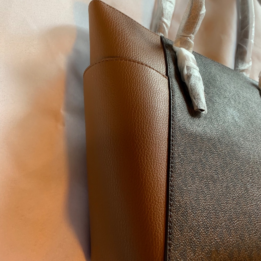 🎉Host Pick x2🎉 NWT Michael Kors Classic Charlotte Large Tote in Brown! - Picture 7 of 16